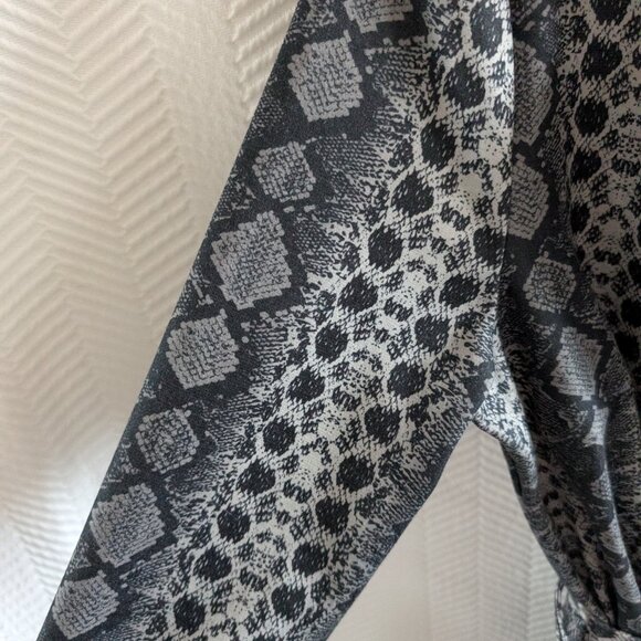 H&M Snakeprint Jacket with Tie Belt Pockets Grey Blazer Size Small Animal print - Picture 6 of 12